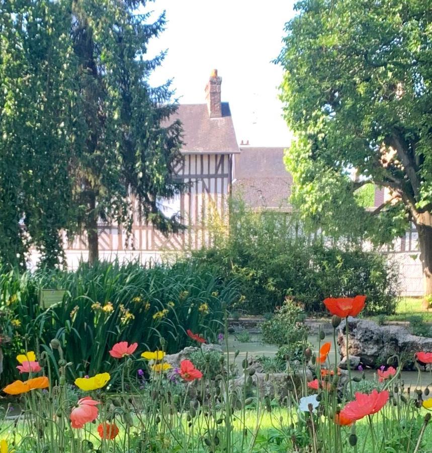 Maison Leontine Bernay  Bagian luar foto